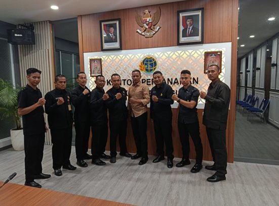 Personel Satpam GBS di Kantor BPN Kota Bekasi