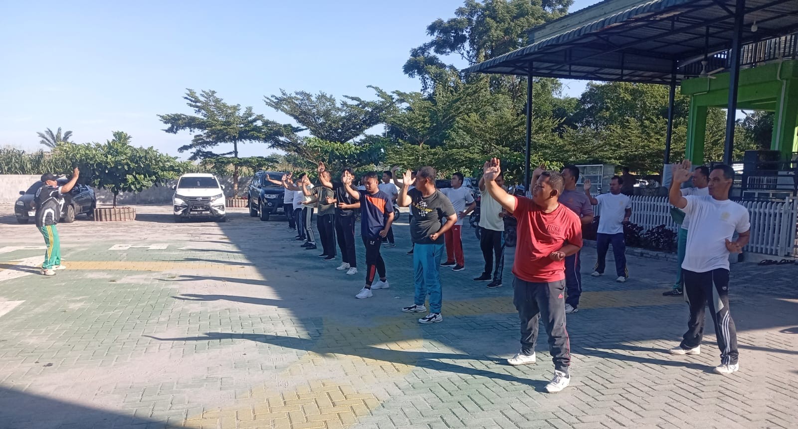 Senam pagi bersama personel GBS